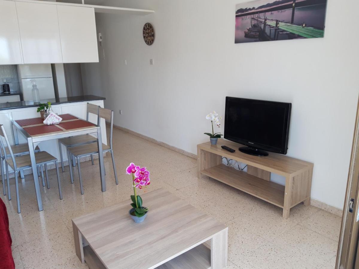 La Veranda Sea View Apartments Larnaca Bagian luar foto