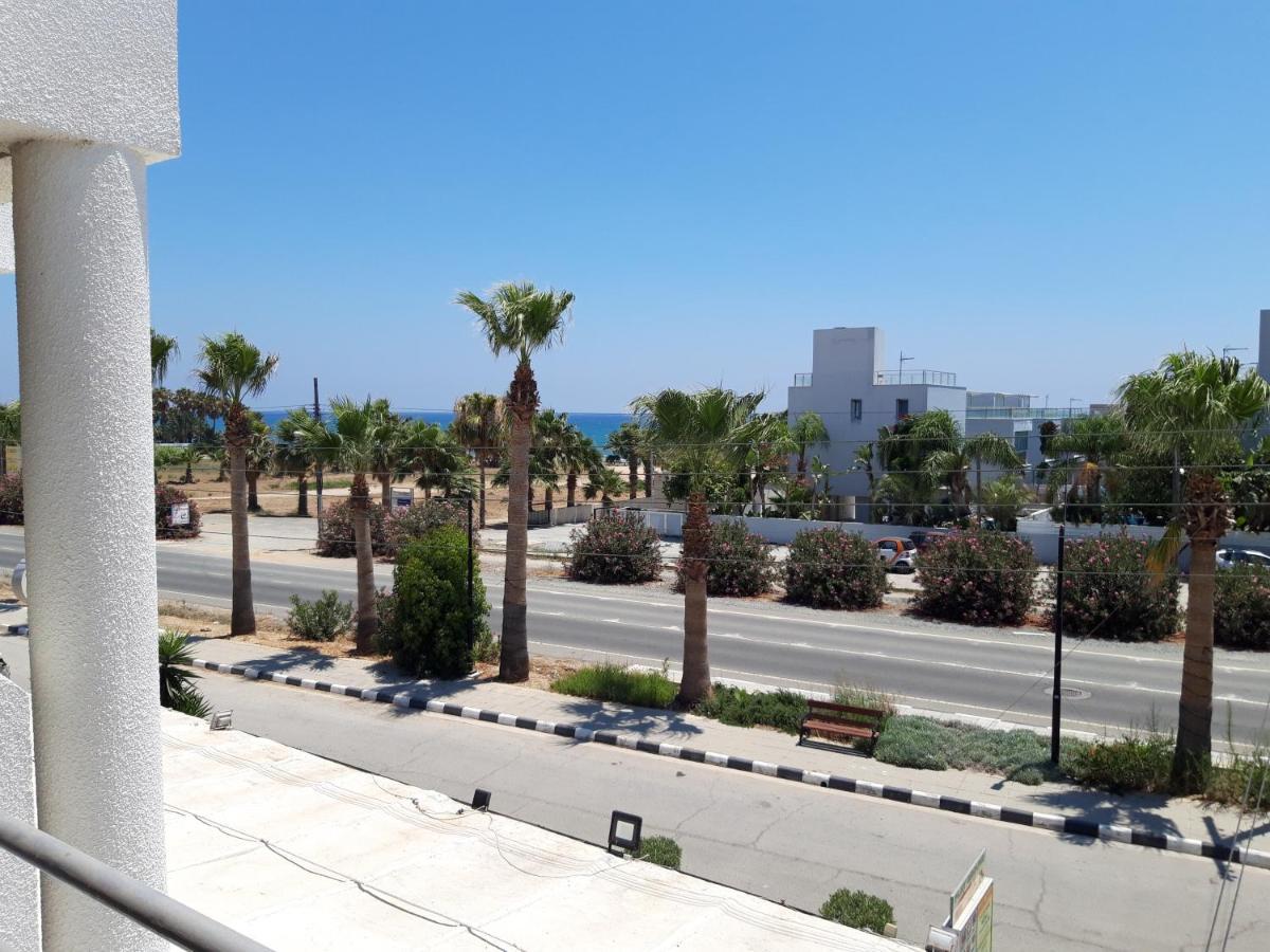 La Veranda Sea View Apartments Larnaca Bagian luar foto