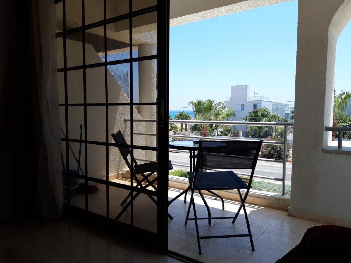 La Veranda Sea View Apartments Larnaca Bagian luar foto