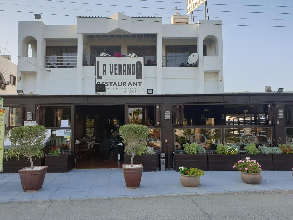 La Veranda Sea View Apartments Larnaca Bagian luar foto