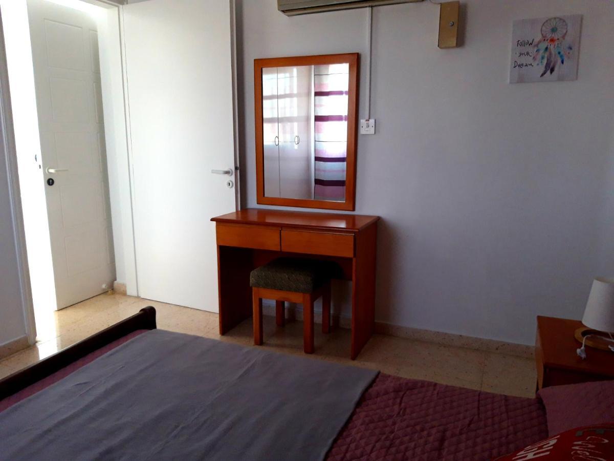 La Veranda Sea View Apartments Larnaca Bagian luar foto