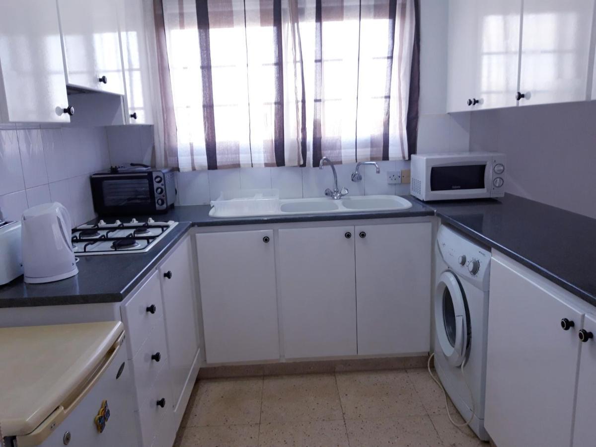 La Veranda Sea View Apartments Larnaca Bagian luar foto