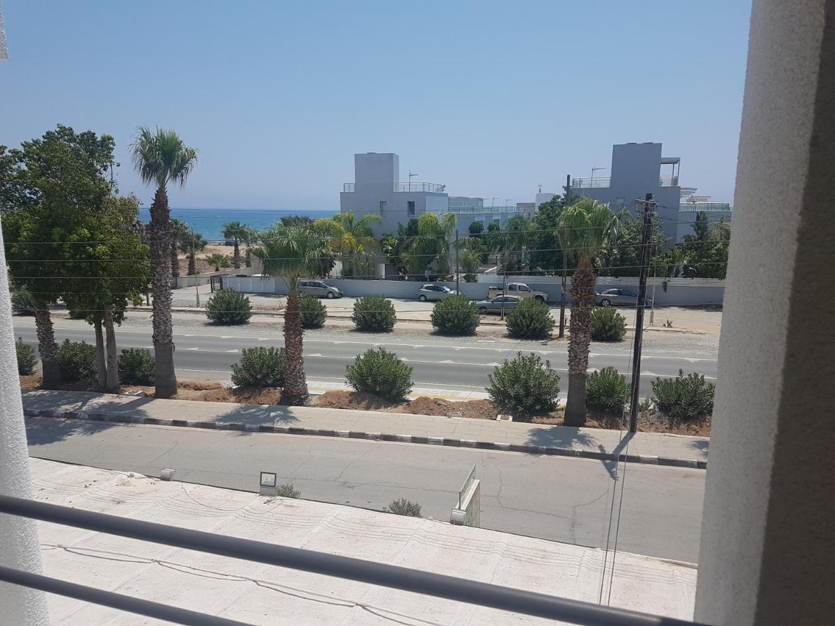La Veranda Sea View Apartments Larnaca Bagian luar foto