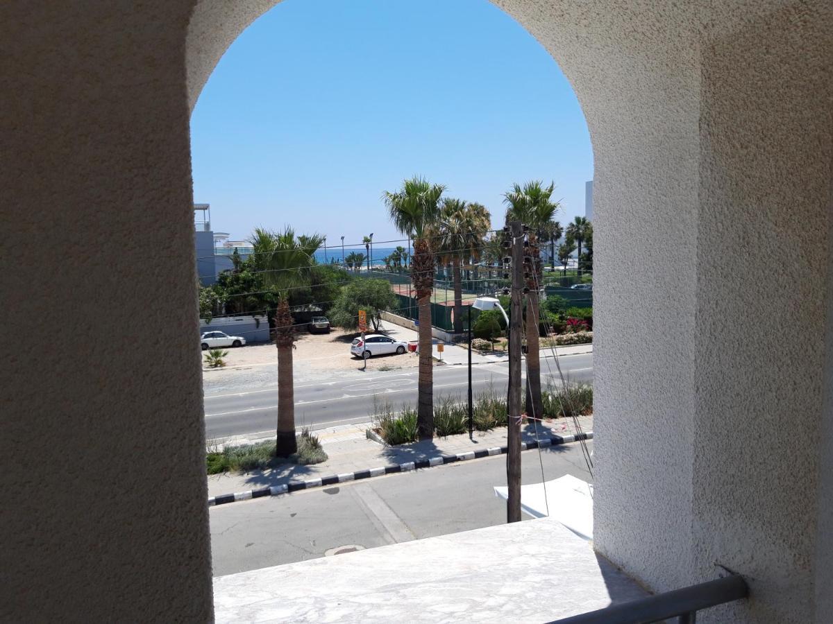 La Veranda Sea View Apartments Larnaca Bagian luar foto
