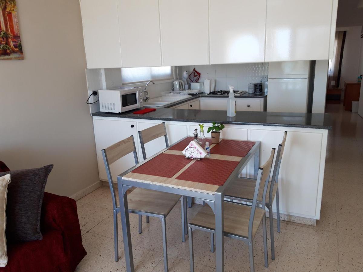 La Veranda Sea View Apartments Larnaca Bagian luar foto