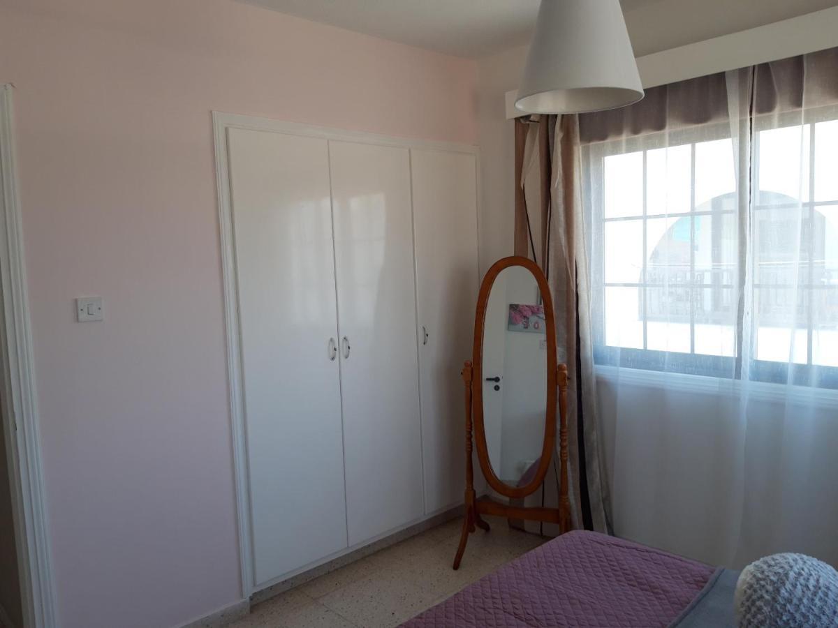 La Veranda Sea View Apartments Larnaca Bagian luar foto