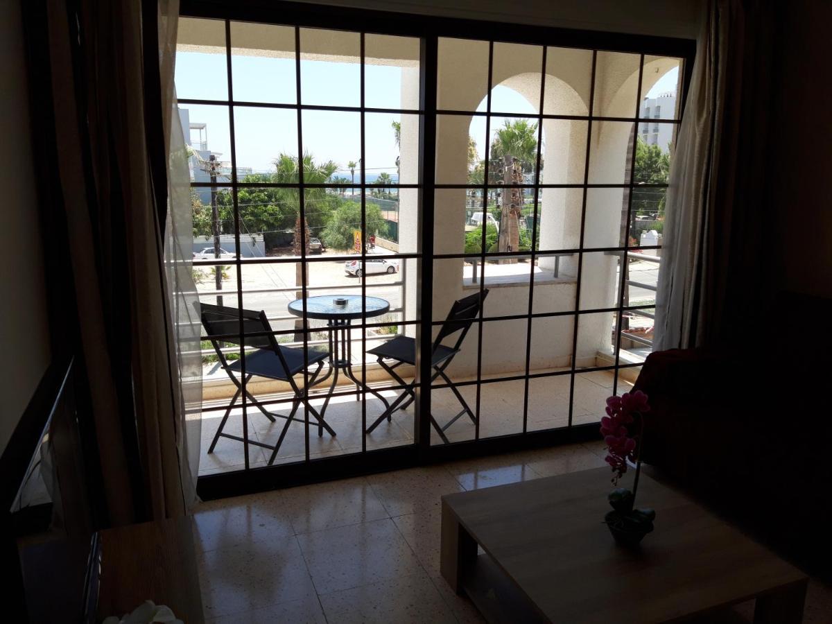 La Veranda Sea View Apartments Larnaca Bagian luar foto
