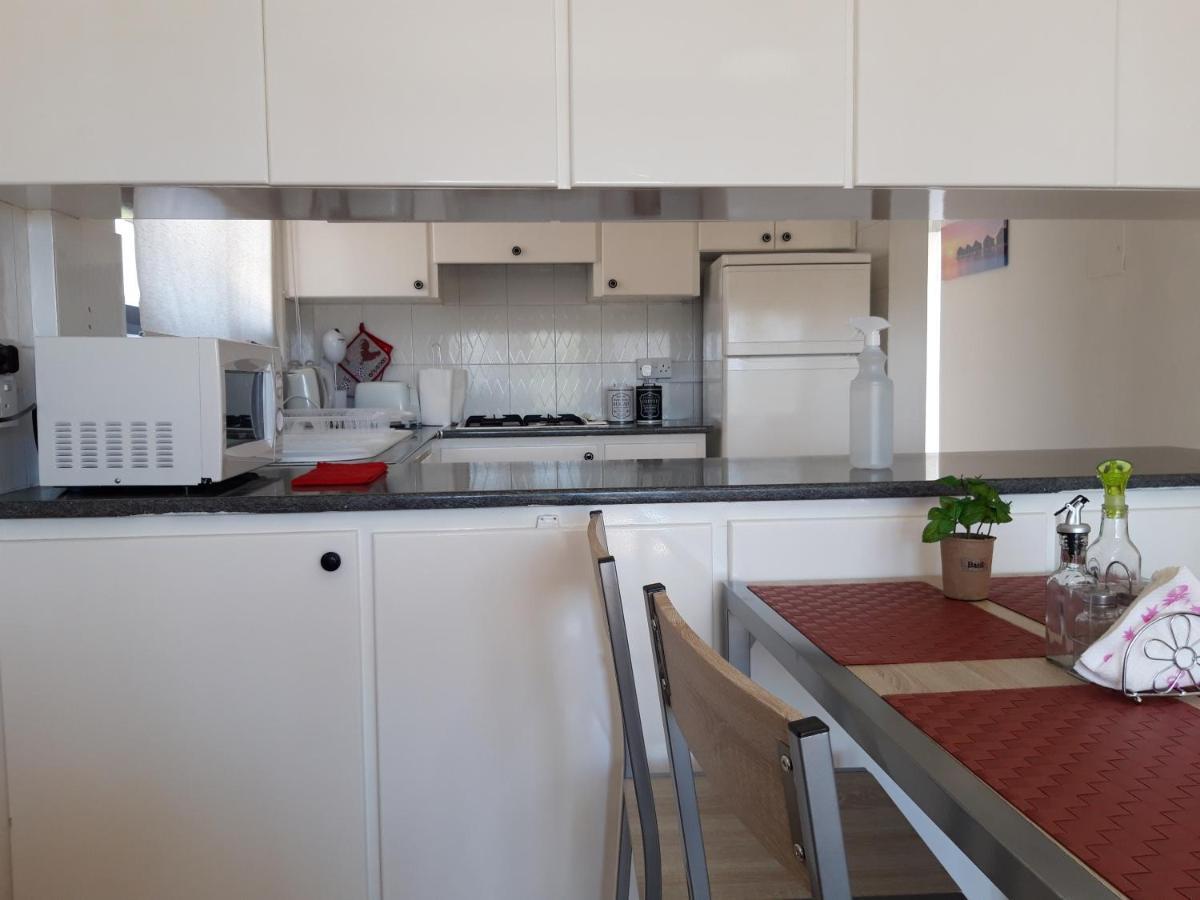 La Veranda Sea View Apartments Larnaca Bagian luar foto