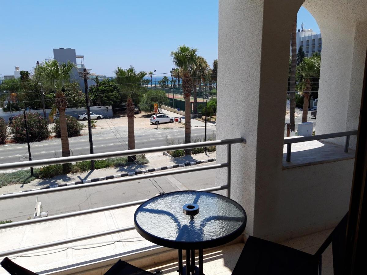 La Veranda Sea View Apartments Larnaca Bagian luar foto