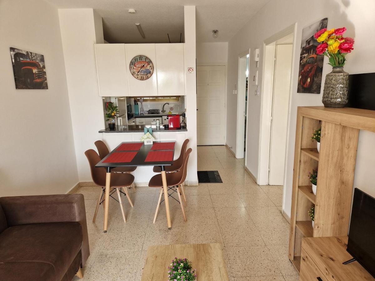 La Veranda Sea View Apartments Larnaca Bagian luar foto