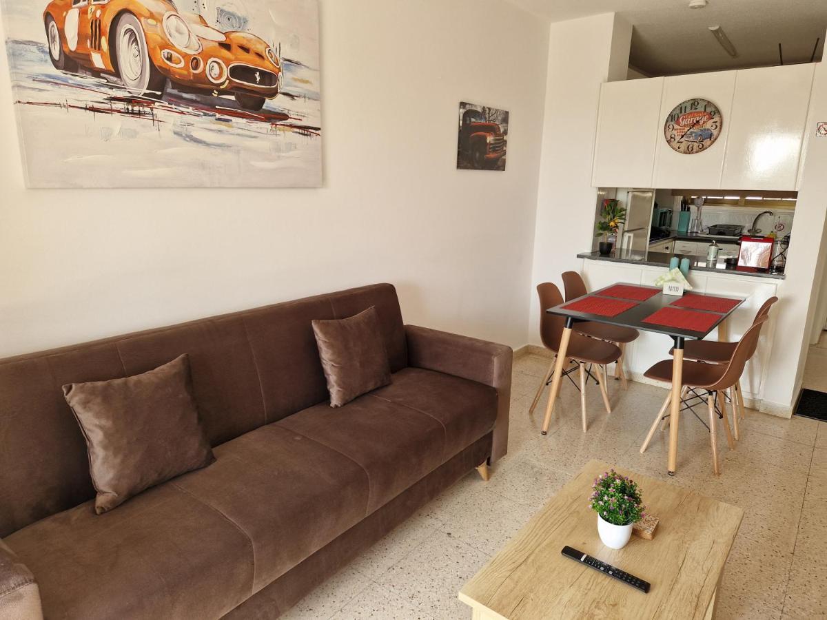 La Veranda Sea View Apartments Larnaca Bagian luar foto