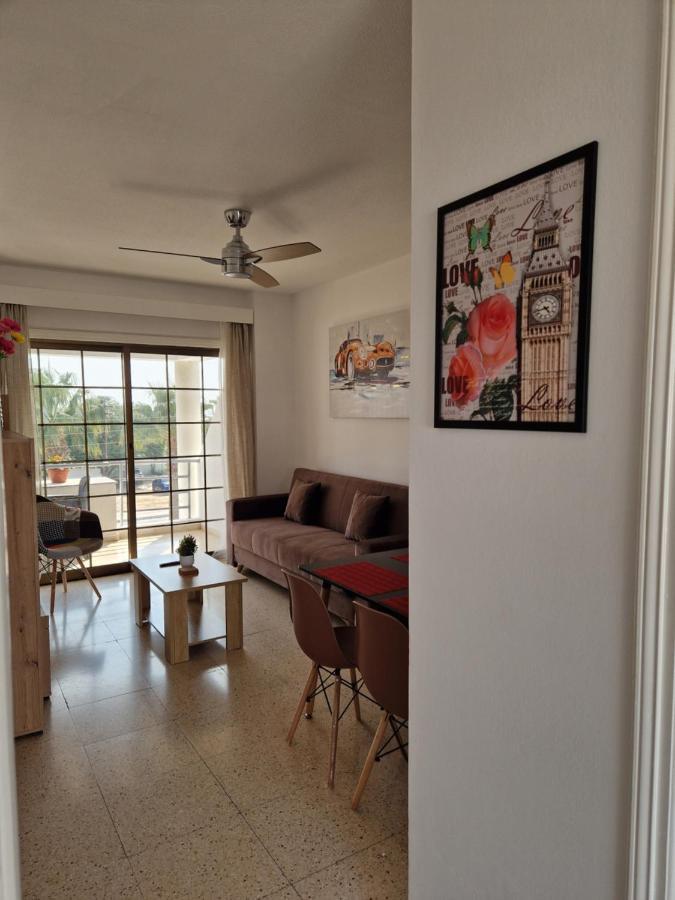 La Veranda Sea View Apartments Larnaca Bagian luar foto