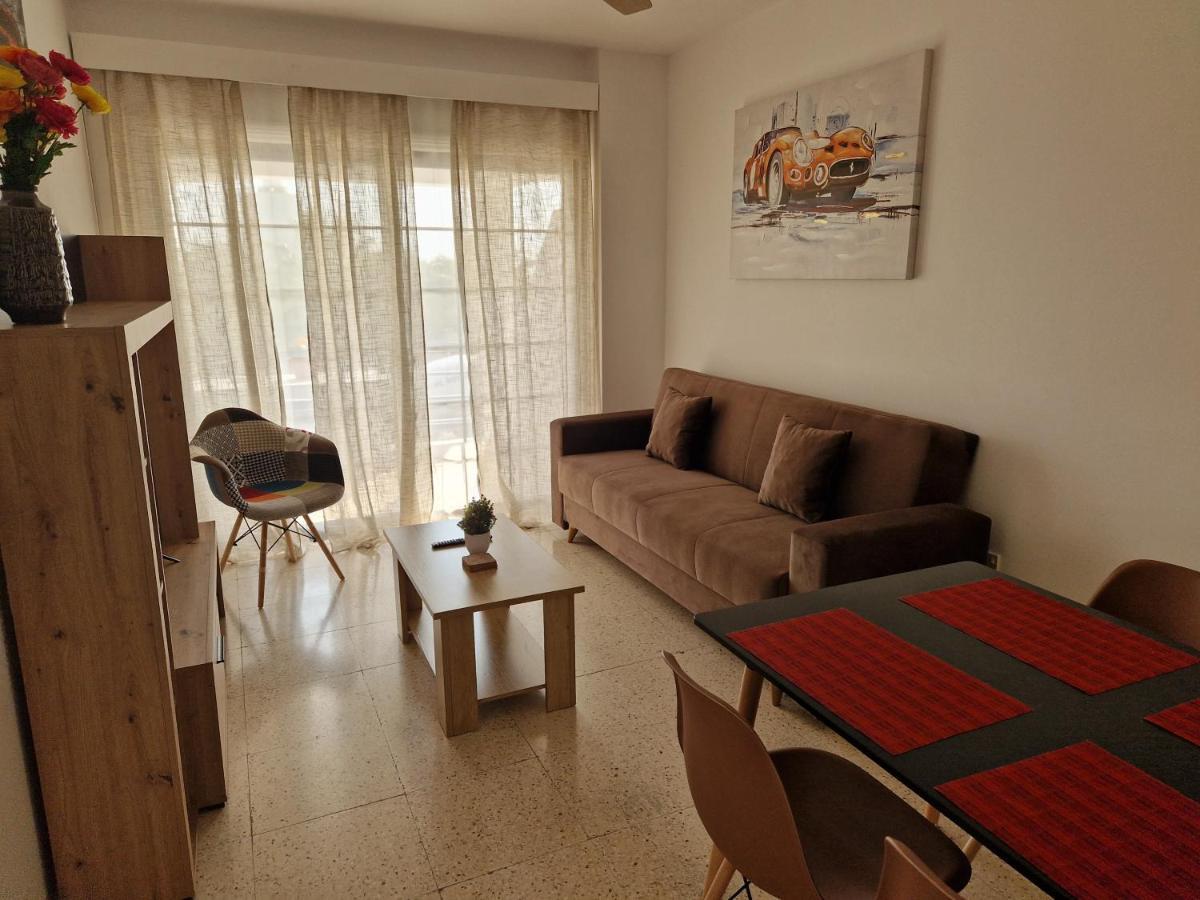 La Veranda Sea View Apartments Larnaca Bagian luar foto