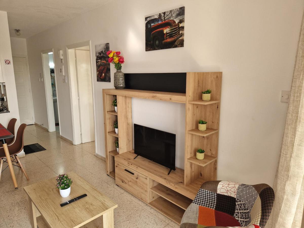 La Veranda Sea View Apartments Larnaca Bagian luar foto