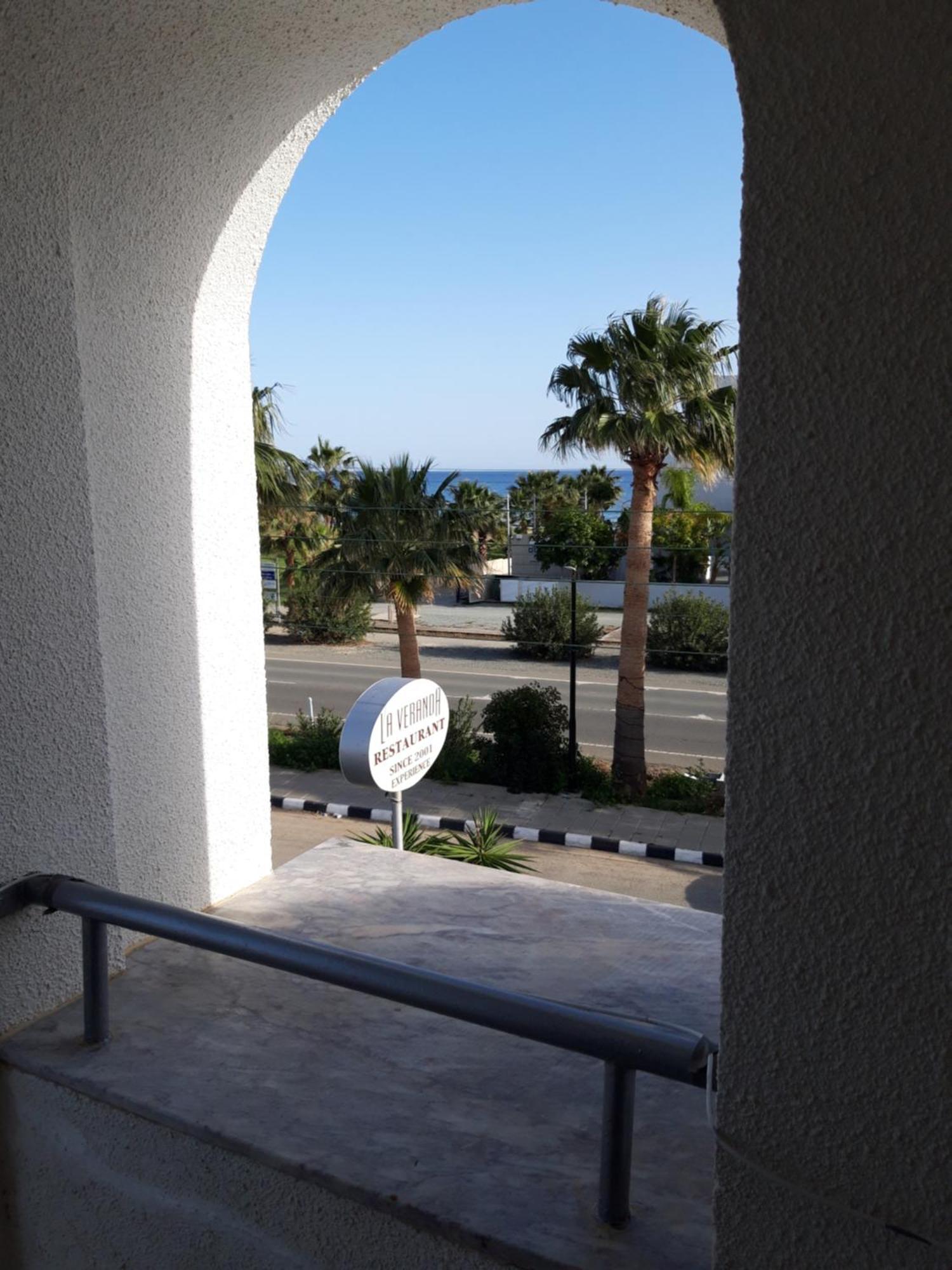 La Veranda Sea View Apartments Larnaca Ruang foto